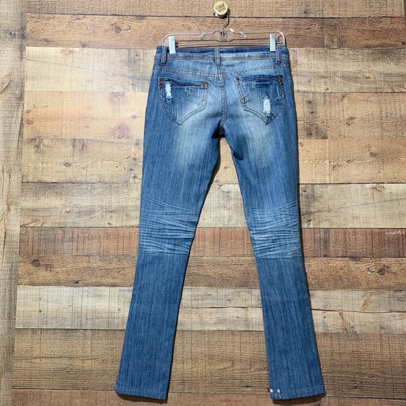 DOLLHOUSE Ripped Jeans - Picture 4 of 11